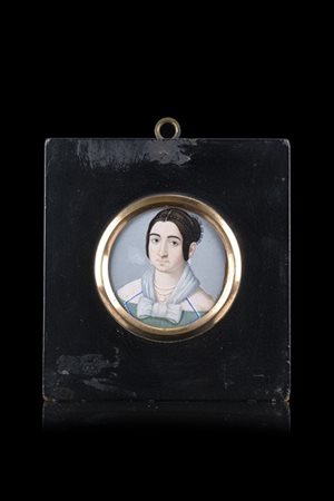 Scuola del secolo XIX "Ritratto di dama" miniatura tonda su avorio (d. cm 5) In