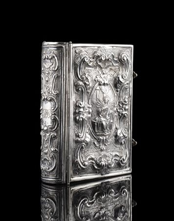 Copertina di breviario in argento sbalzato e cesellato raffigurante la Madonna