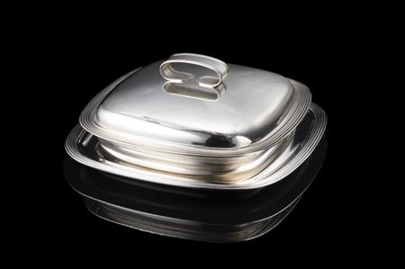 Legumiera di forma quadrata con coperchio e piatto in argento a corpo liscio co