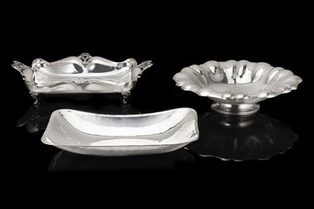 Lotto composto da tre centrotavola in argento di diversa forma e dimensione. Ep