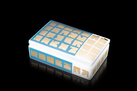 Remo Bianco Scatola in porcellana smaltata in blu e oro. Esecuzione Rosenthal, G