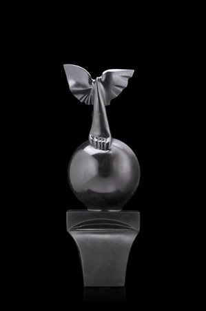 Ignoto "Senza titolo" 2002 scultura in marmo nero (h. cm 62) Siglata PN e datat