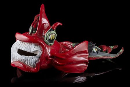 Paolo Anselmo "Pesce" scultura in ceramica policroma sotto vetrina. Albisola, an