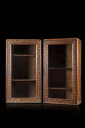 Piero Portaluppi Coppia di vetrine in legno di rovere massello con fronte a fasc