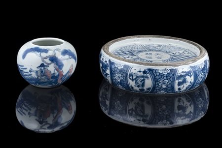 Manifattura cinese, lotto composto da uno sciacquapennelli in porcellana, recan