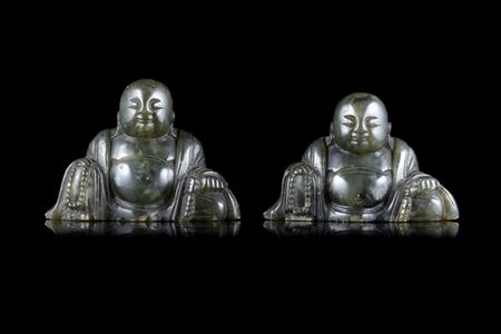 Due Buddha in pietra dura verde
Cina, inizio secolo XX
(h. 7 cm.)
