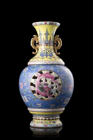 Vaso con corpo girevole in porcellana Famiglia Rosa, le tre riserve con decoro