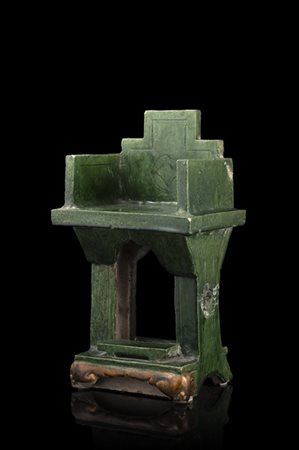 Modello di seduta a inventriatura verde
Cina, dinastia Ming (1368-1644) 
(h. 29
