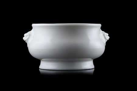 Incensiere in porcellana Blanc de Chine Dehua, manici a mascheroni (lievi difet