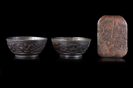 Coppia di ciotole in guscio di cocco intagliato a motivo di drago e rivestito i