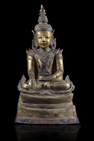 Scultura in cartapesta dorata raffigurante Buddha assiso (difetti)
Burma, secol