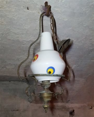 LUME A SOSPENSIONE IN METALLO E VETRO OPALINO DECORATO