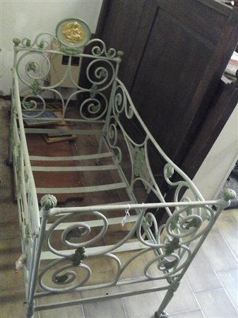 LETTINO IN GHISA CM. 122X63 H.CM.100