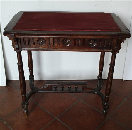 TAVOLINO LIBERTY IN NOCE CON PIANO IN VELLUTO CM.80X50 H.CM.76