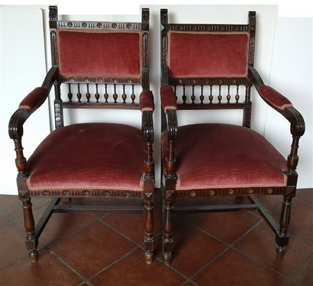 COPPIA DI POLTRONE LIBERTY IN NOCE RIVESTITE IN VELLUTO