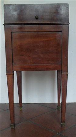 COMODINO O TAVOLINO IN MOGANO CON MANIGLIE LATERALI E PIANO APRIBILE CM.39X39...