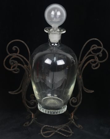 BOTTIGLIA IN VETRO con supporto in ferro forgiato, decorato con nodo Savoia h...