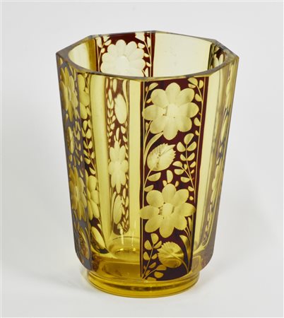VASO IN CRISTALLO con decorazioni floreali h cm 13,5 diam cm 10 Boemia,...