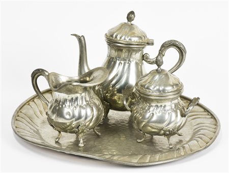 SERVIZIO DA CAFFE' in peltro lucidato composto da vassoio caffettiera...