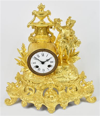 PENDOLO DA TAVOLO in antimonio dorato meccanismo a carica 8 gg con suoneria...