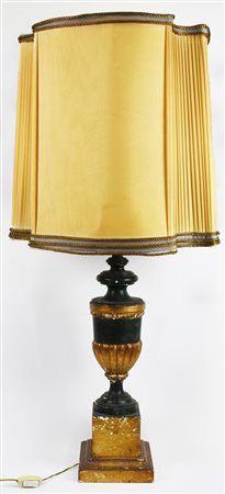 LAMPADA IN LEGNO dorato e laccato, con paralume in seta h cm 100 Italia,...