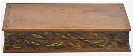 BILANCIA PESALETTERE in ottone decorata con serpente annodato a nodo Savoia,...