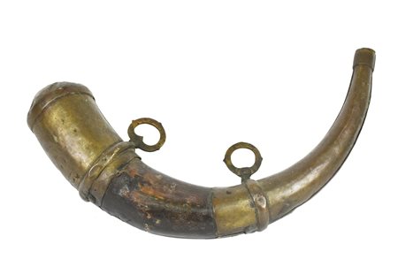 CORNO PORTAPOLVERE DA SPARO lunghezza cm 35 ca. Inghilterra, inizio XIX sec....