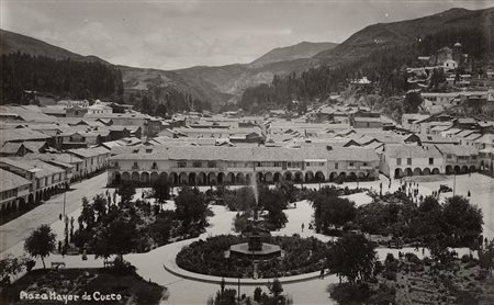 Martin Chambi (1891-1973)  - Plaza Major de Cuzco, Perù, years 1920