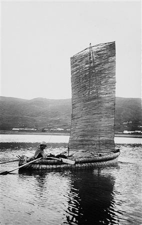 Martin Chambi (1891-1973)  - Tipica imbarcazione del lago Titicaca, Puno, 1925
