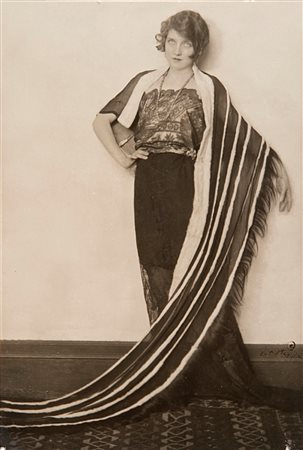 Emil Otto Hoppé (1878-1972)  - Figura femminile, years 1920