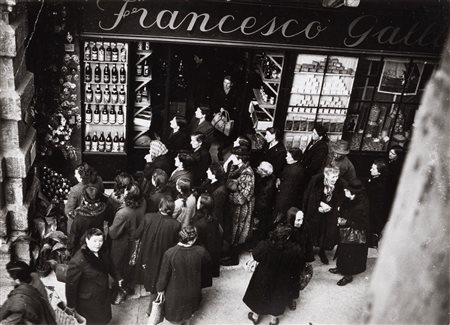 Federico Patellani (1911-1977)  - Senza titolo (Signore), years 1940