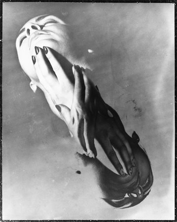 Erwin Blumenfeld (1897-1969)  - Hands and Face, New York, dal portfolio "5 Fotografie", years 1940/1950