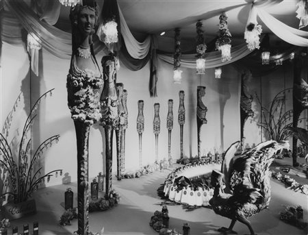 Roger Schall (1904-1995)  - Hermès vitrine, Paris, years 1950
