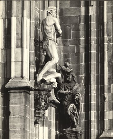 Mario De Biasi (1923-2013)  - Senza titolo (Milano, il Duomo), years 1950