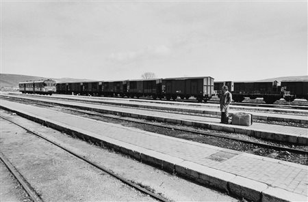 Mimmo Jodice (1934)  - Senza titolo (In stazione), 1980