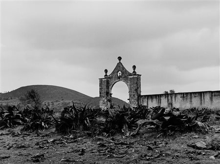 Mariana Yampolsky (1925-2002)  - Entrada con Cruz, years 1980