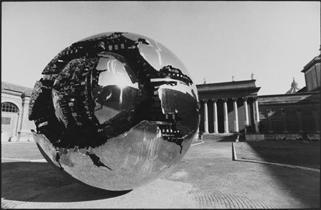 Carlo Orsi (1941)  - Senza titolo (Sfera con Sfera di A. Pomodoro, Cortile della Pigna, Musei Vaticani), years 1990