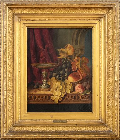 Natura morta di uva, pesche e susine su un ripiano