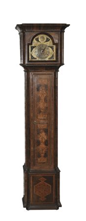 - Pendola a pavimento stile tardo Barocco, 1800 ca.;Quadrante in ottone,...