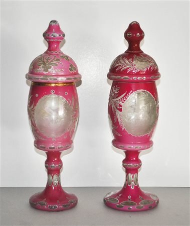 - 2 boccali con coperchio con scene idilliache. Prima metà del XIX sec.;...