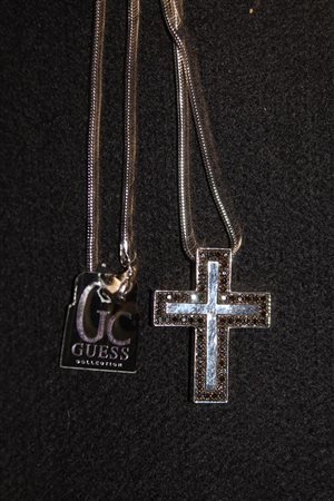 COLLANA IN ARGENTO FIRMATA GUESS CON PENDENTE A CROCE collana in argento...
