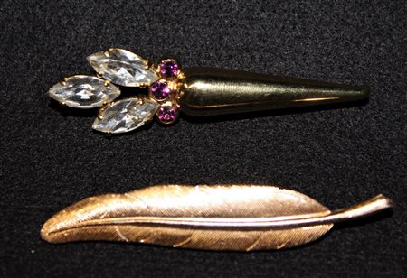 LOTTO UNICO 2 SPILLE spilla vintage color oro con 3 brillanti grandi e 3...