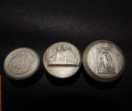 TIMBRI CON DIVERSE FIGURE IN METALLO TRE MISURE DIFFERENTI cm 3, cm 4 e cm...