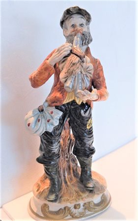 SCULTURA IN CERAMICA CAPODIMONTE scultura in Ceramica, firmata CAPODIMONTE...