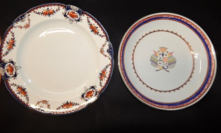 2 PIATTI IN CERAMICA di manifattura inglese in buone condizioni leggermente...