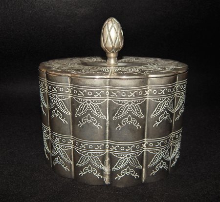 PORTAGIOIE portagioie in acciaio argentato ricamato e con tessuto rosso...