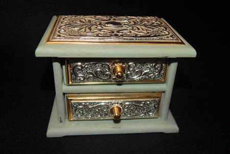 PORTAGIOIE portagioie AB Collezioni con due cassettini e ricami color argento...