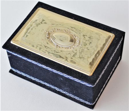 PORTAGIOE portagioie in velluto con coperchio decorato da lamina in argento...