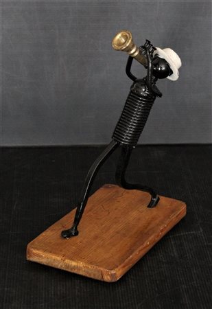 Bruno Amato SENZA TITOLO scultura in metallo, cm 27x9x16 firma