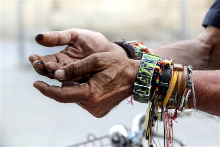 MARIA ADELAIDE STORTIGLIONE, Mani